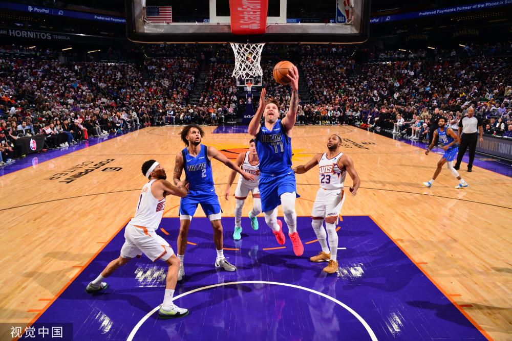 里崭露头角 里崭露头角