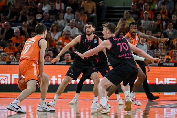 这是一场不 这是一场不